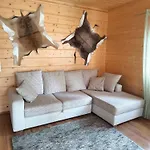 Villa Hullu Kettu & Lakehouse *