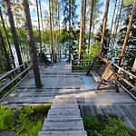 Hullu Kettu & Lakehouse Villa *