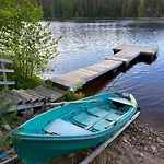 Villa Hullu Kettu & Lakehouse
