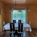Hullu Kettu & Lakehouse Villa *