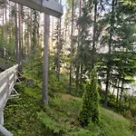 Hullu Kettu & Lakehouse Villa