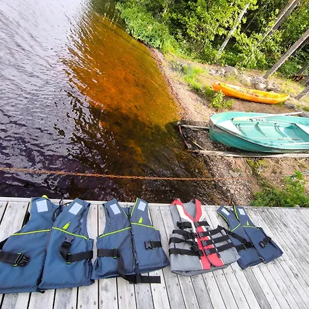 Hullu Kettu & Lakehouse Villa *