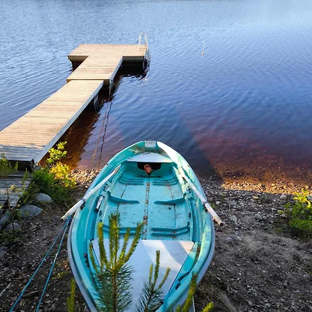 فيلة Hullu Kettu & Lakehouse روكولاهتي