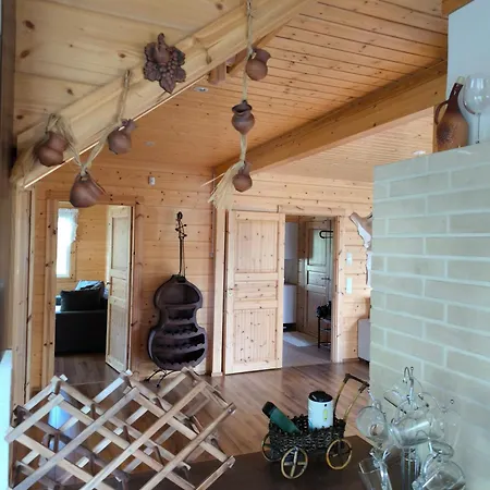 Villa Hullu Kettu & Lakehouse