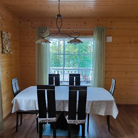 Hullu Kettu & Lakehouse فيلة *