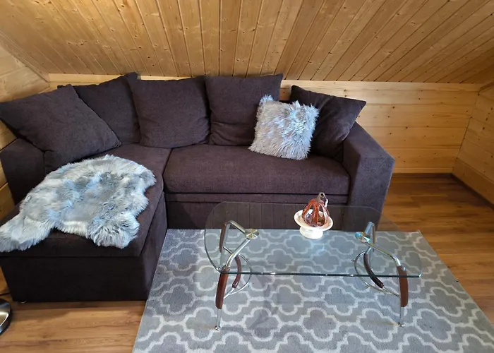 Villa Hullu Kettu & Lakehouse