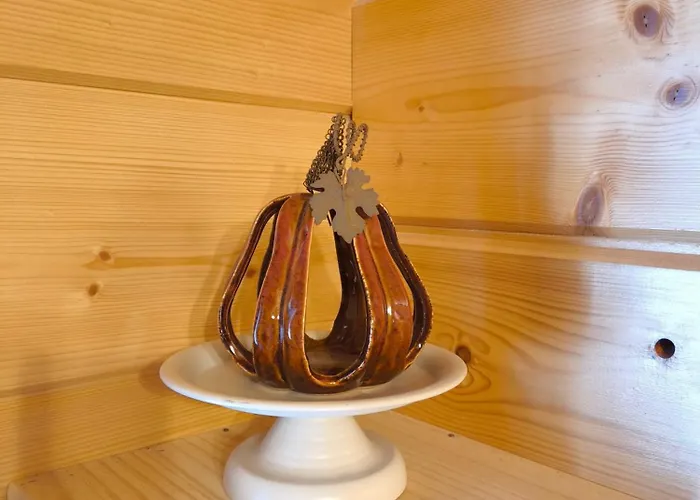 Hullu Kettu & Lakehouse Villa