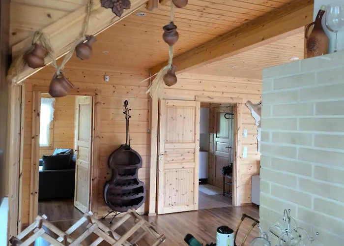 Villa Hullu Kettu & Lakehouse