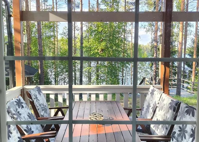 Hullu Kettu & Lakehouse Villa *