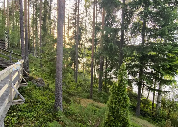 Hullu Kettu & Lakehouse Villa