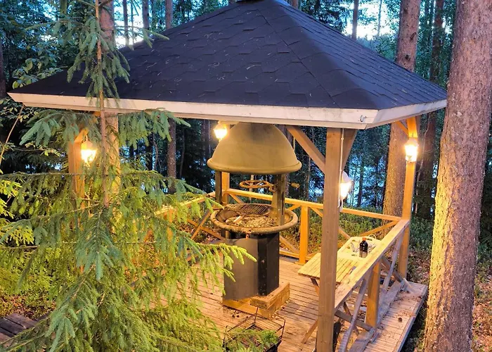 Villa Hullu Kettu & Lakehouse